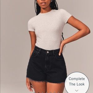 NWT - Abercrombie & Fitch Curve Love High Rise 90s Relaxed Cutoff Shorts!
